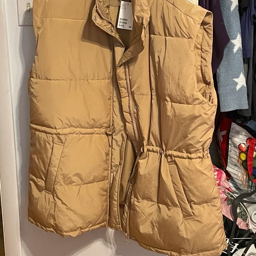 H and m puffer vest
